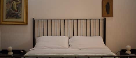 Classic Triple Room | Individually decorated, free WiFi, bed sheets