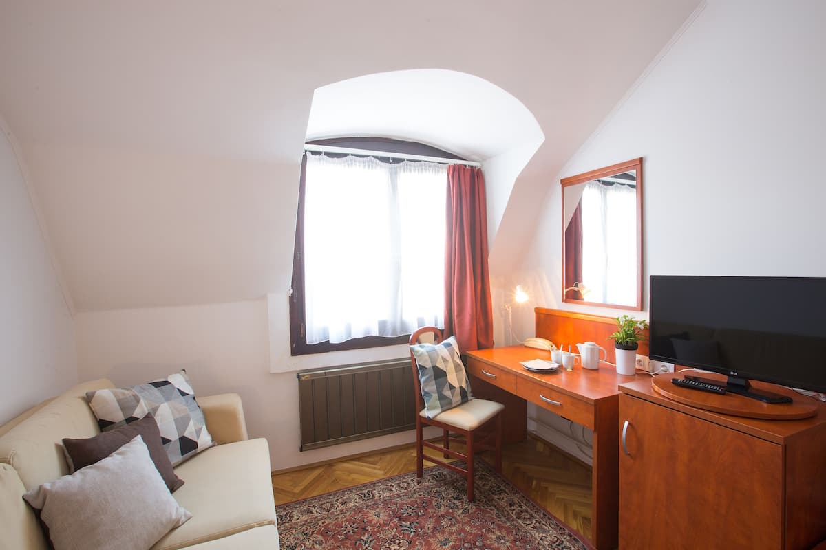 Select Comfort beds, in-room safe, individually decorated