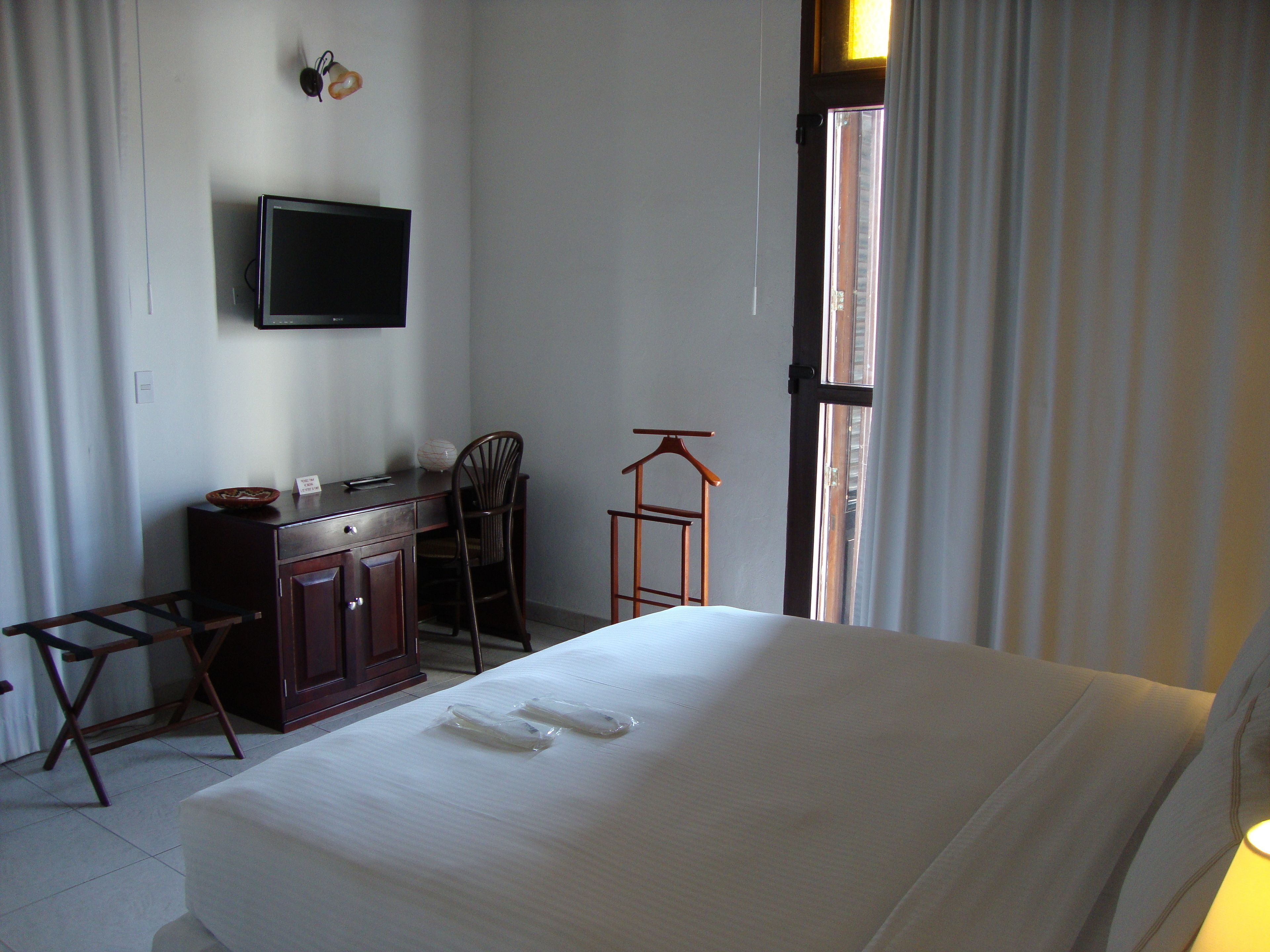 standard double room, 2 single beds | in-room safe, desk, iron/ironing board, free wifi