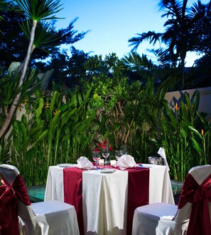 منطقة تناول الطعام للأزواج