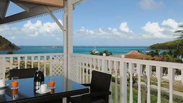 Deluxe Room, Ocean View | Balcony