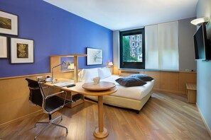 Hochwertige Bettwaren, Daunenbettdecken, Select-Comfort-Betten, Minibar