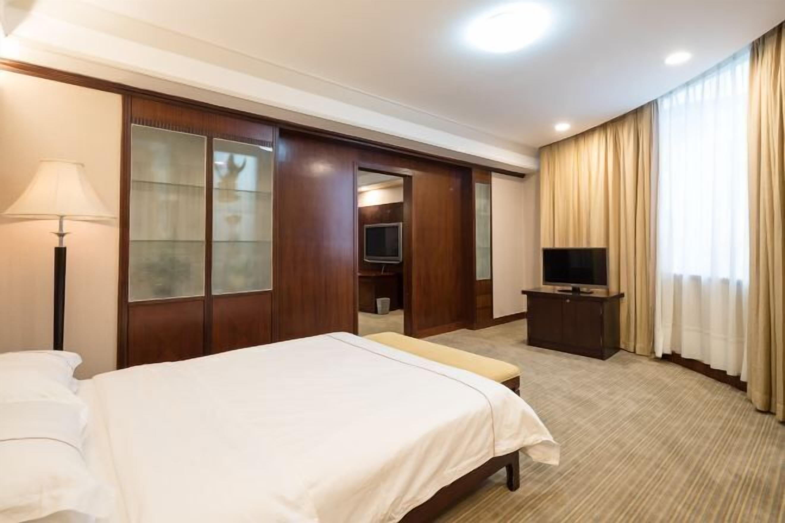 Minibar, iron/ironing board, alarm clocks