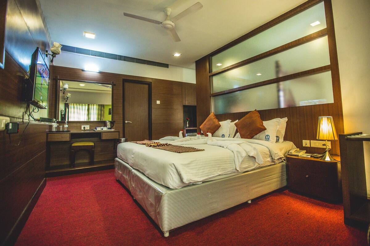 이그제큐티브 스위트 | 이집트산 면 시트, 고급 침구, 오리/거위털 이불, 셀렉트 컴포트 침대