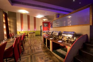 매일 뷔페 아침 식사(1인당 INR 275)