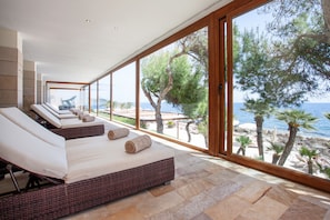 Sauna, hot tub, Turkish bath/hammam, body treatments, aromatherapy