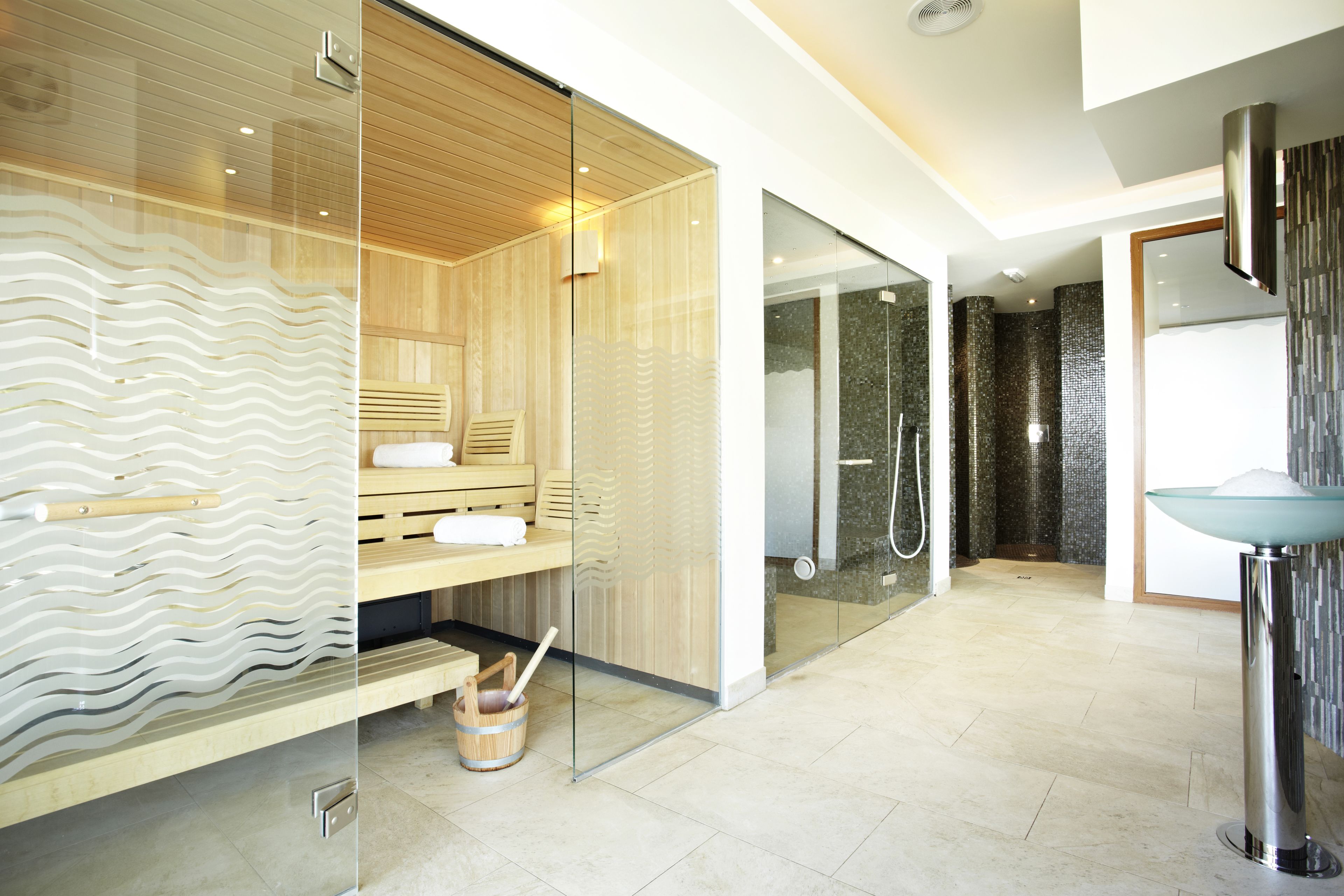 Sauna, bain à remous, hammam, soins corporels, soins d'hydrothérapie