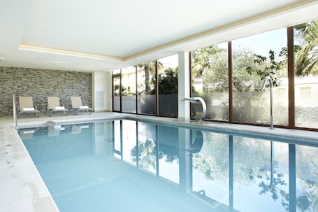 Piscine couverte, piscine extérieure. Grupotel Montecarlo