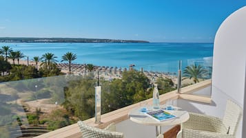 Minibar, in-room safe, desk, laptop workspace