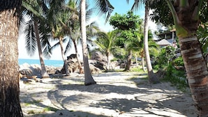 Private beach nearby, black sand - Merit Resort Samui (Koh Samui)
