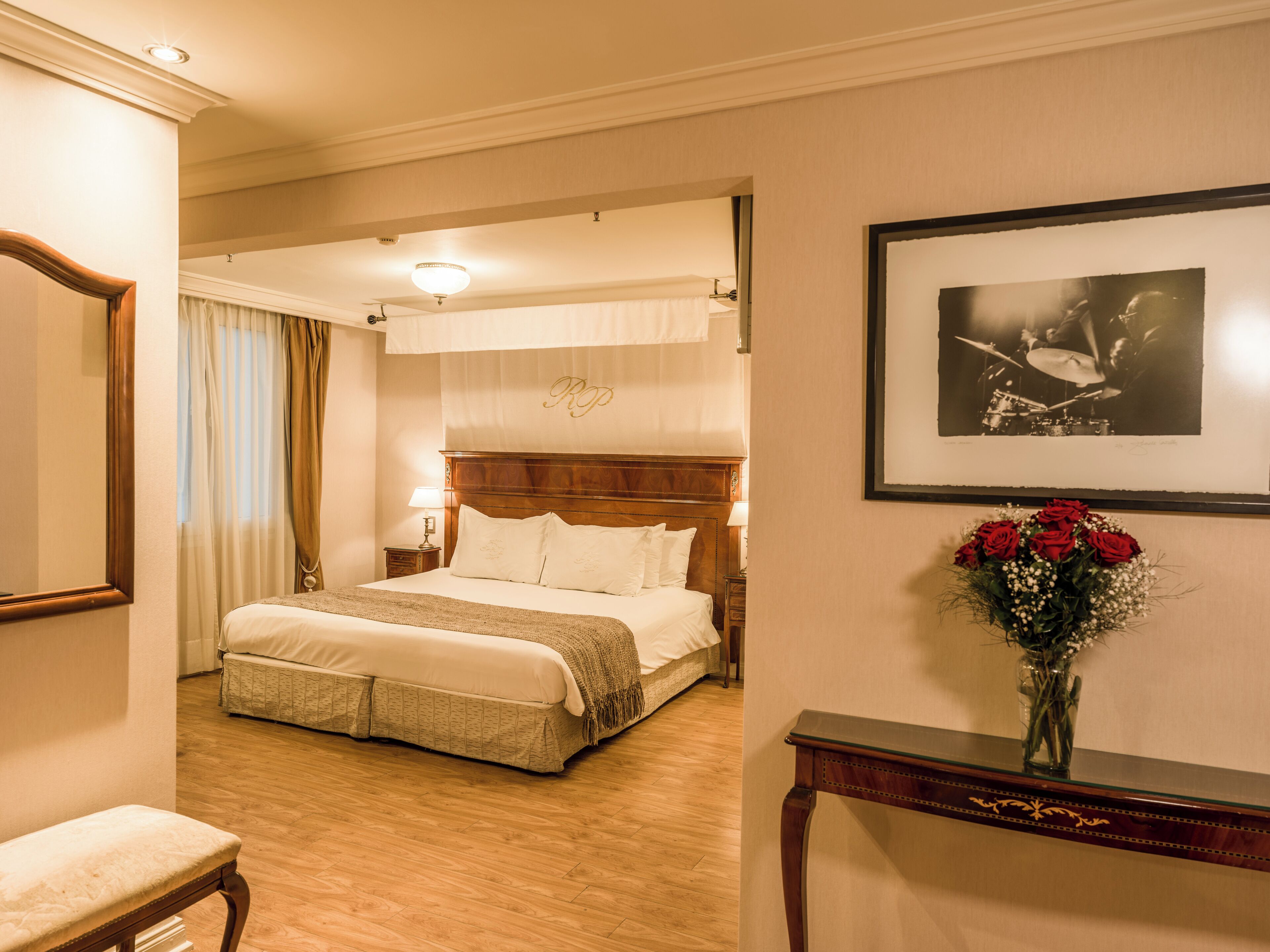 Suite | Egyptian cotton sheets, premium bedding, pillow-top beds, minibar