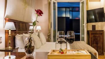 Deluxe Room | Egyptian cotton sheets, premium bedding, pillow-top beds, minibar