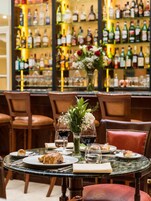 Se sirven desayunos, almuerzos y cenas; cocina mediterránea