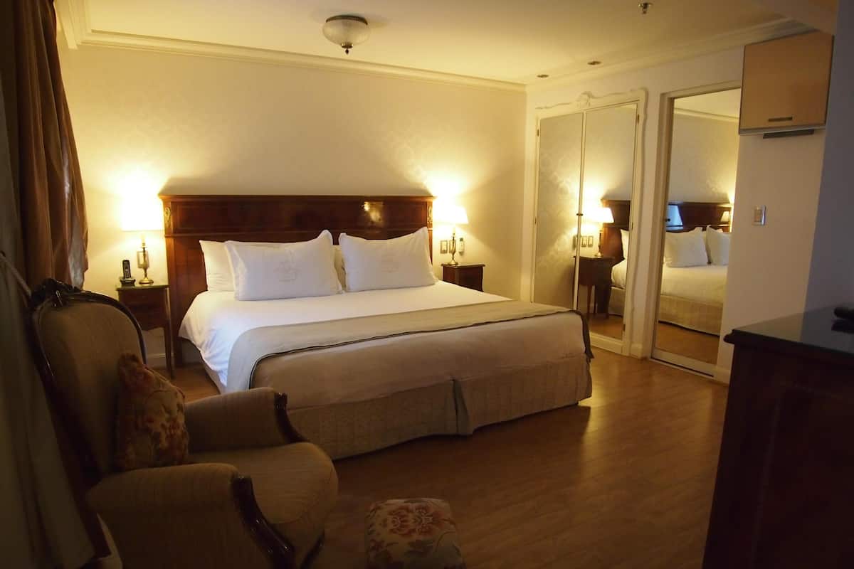 Egyptian cotton sheets, premium bedding, pillow-top beds, minibar