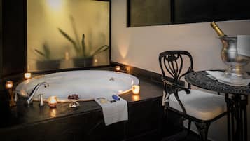 Habitación Deluxe | Bañera de hidromasaje privada