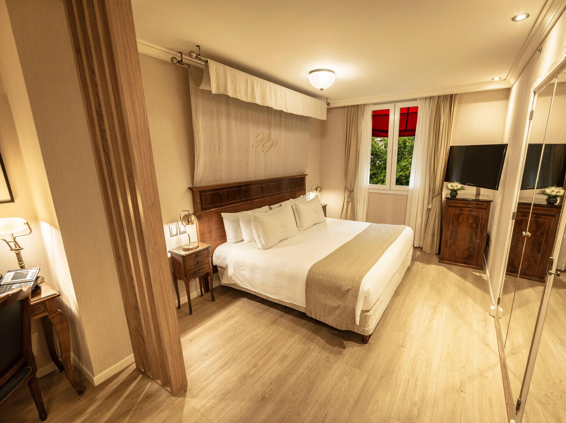 Egyptian cotton sheets, premium bedding, pillow-top beds, minibar
