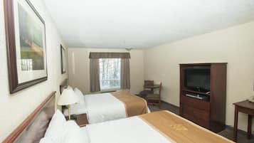Deluxe Double Room Single Use, 2 Queen Beds, Kitchenette