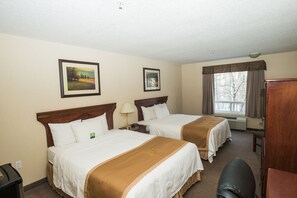 Premium bedding, desk, blackout drapes, soundproofing - Lakeview Inns & Suites - Chetwynd (Chetwynd)