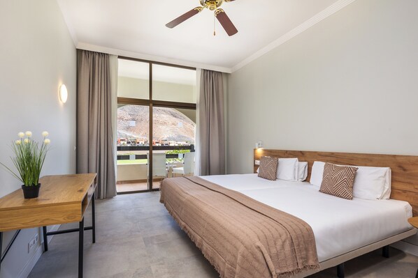 1 bedroom, in-room safe, desk, blackout curtains