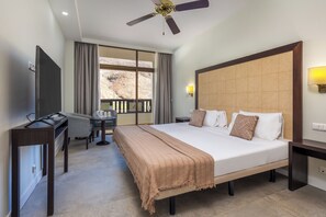 1 bedroom, in-room safe, desk, blackout curtains