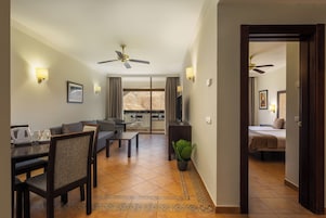 1 bedroom, in-room safe, desk, blackout drapes