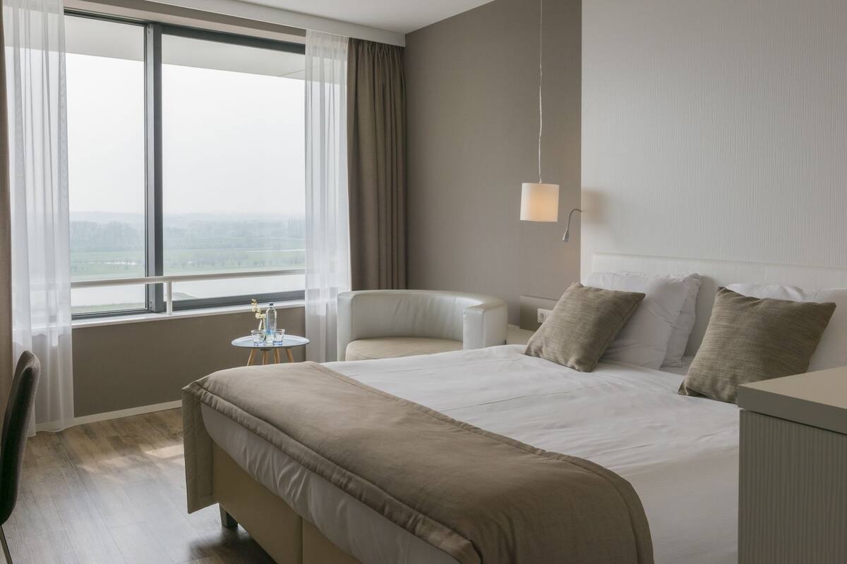 in-room safe, desk, iron/ironing board, cots/infant beds