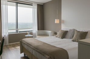 Zimmersafe, Schreibtisch, Bügeleisen/Bügelbrett, Babybetten