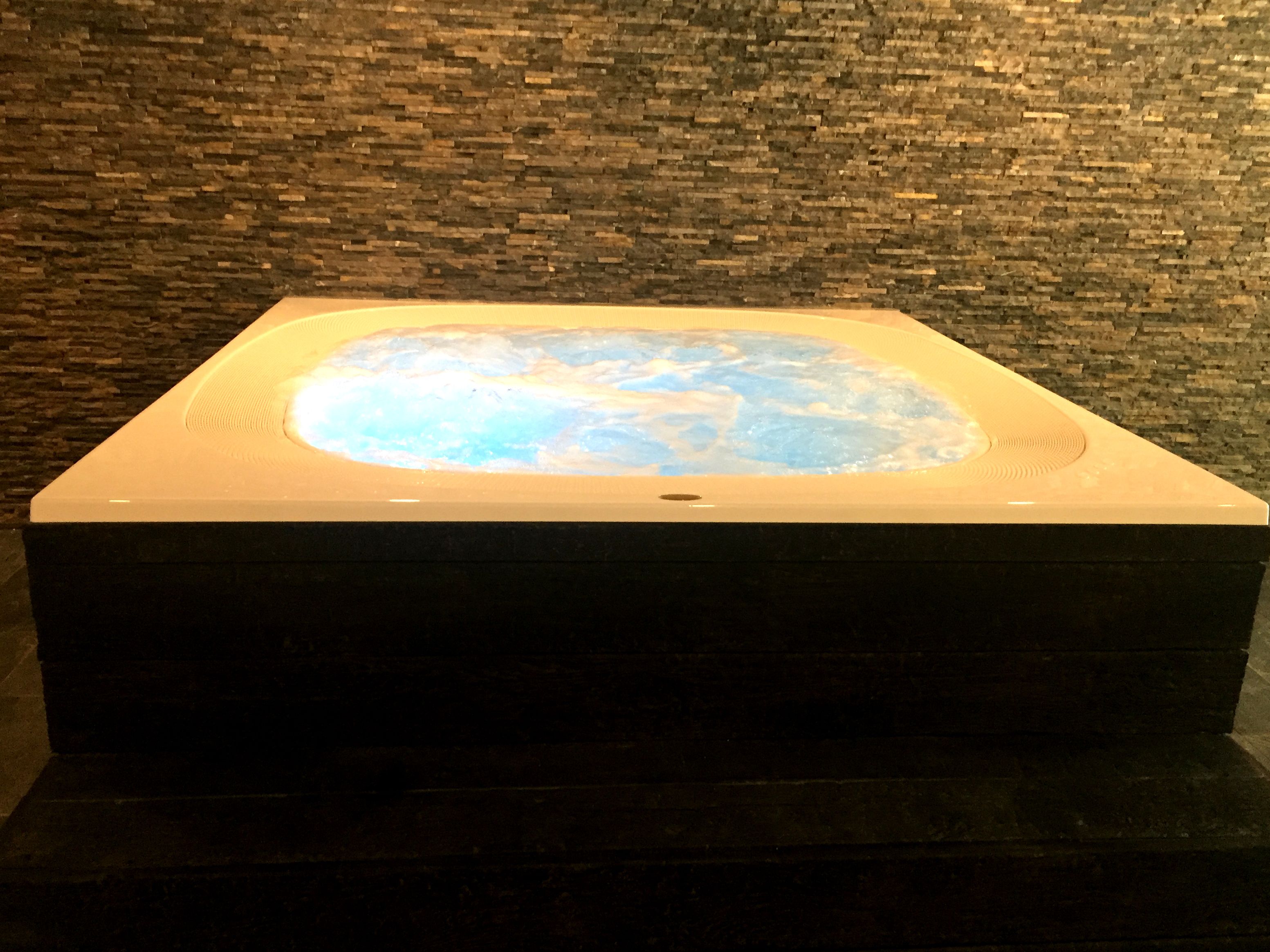 sauna, steam room, turkish bath/hammam