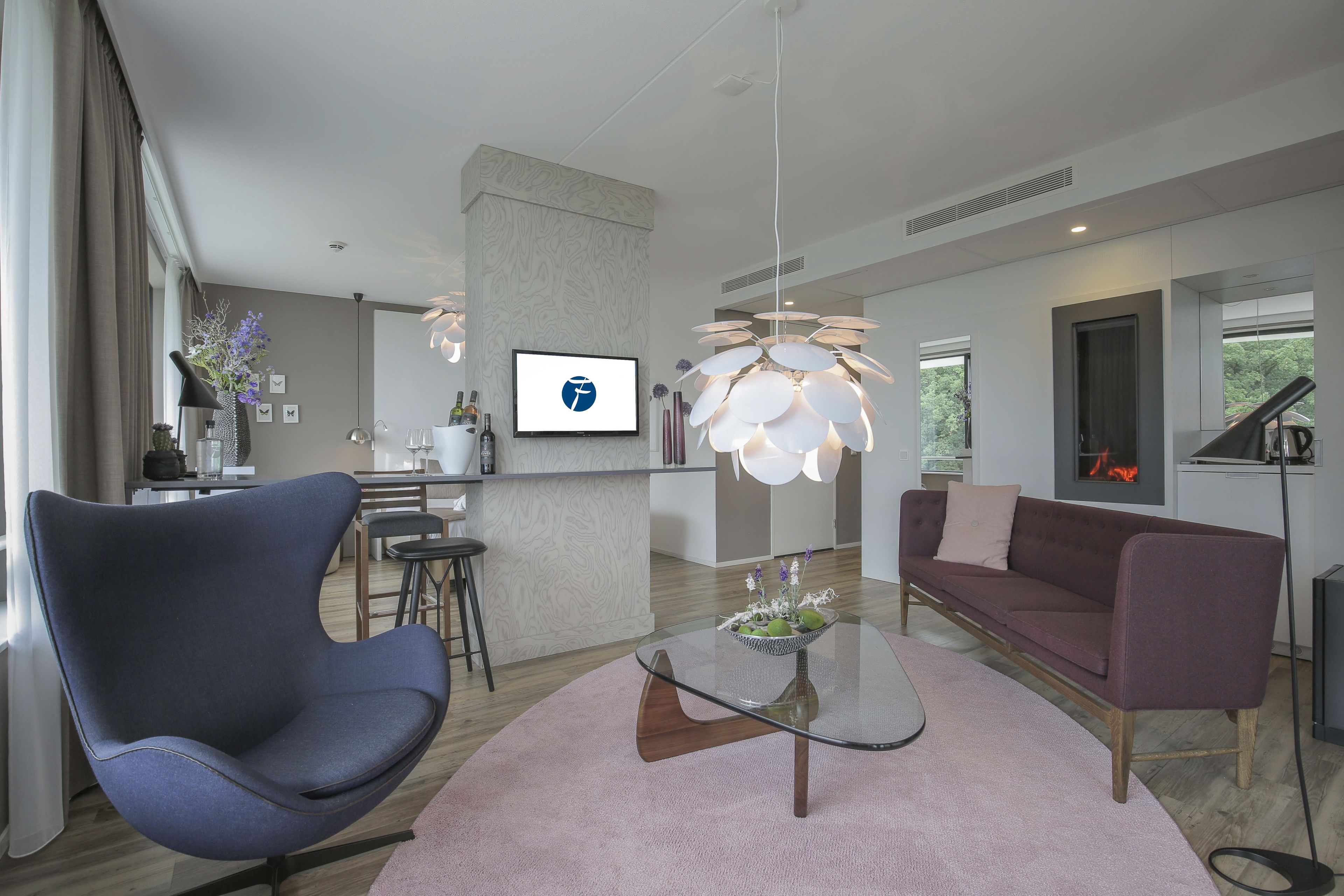 deluxe suite, balcony, river view | living area | 27-inch flat-screen tv with cable channels, tv