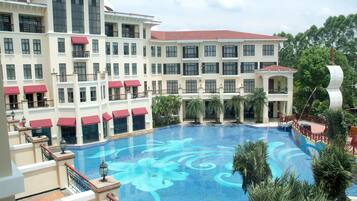 Indoor pool, outdoor pool