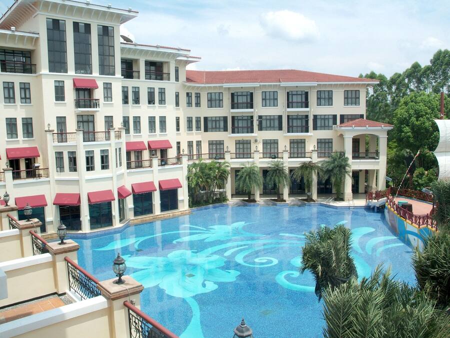 Indoor pool, outdoor pool