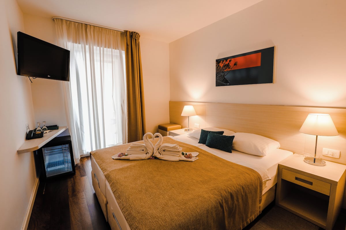 Economy Double Room, 1 Queen Bed | In-room safe, desk, blackout drapes, soundproofing