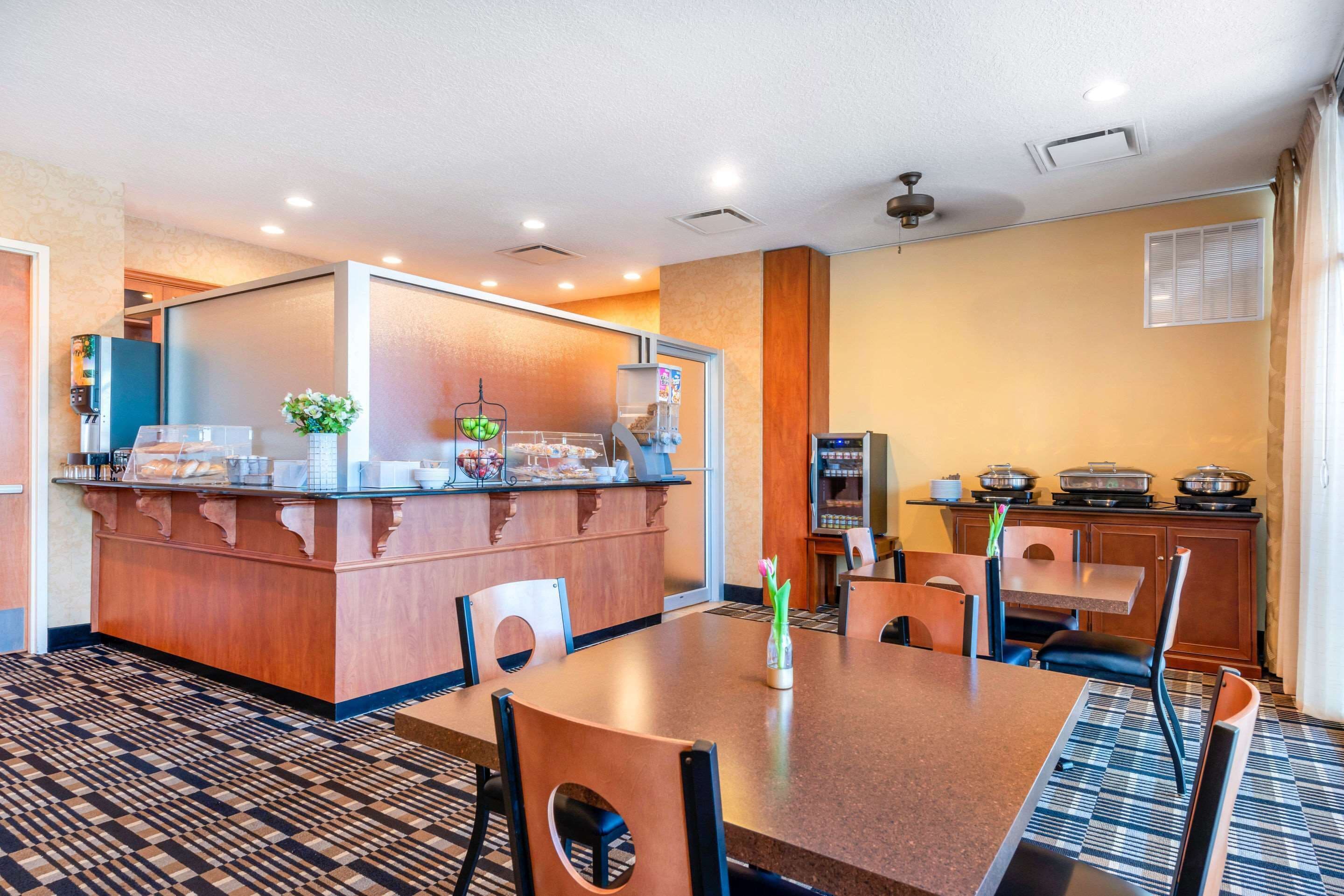 free daily full breakfast