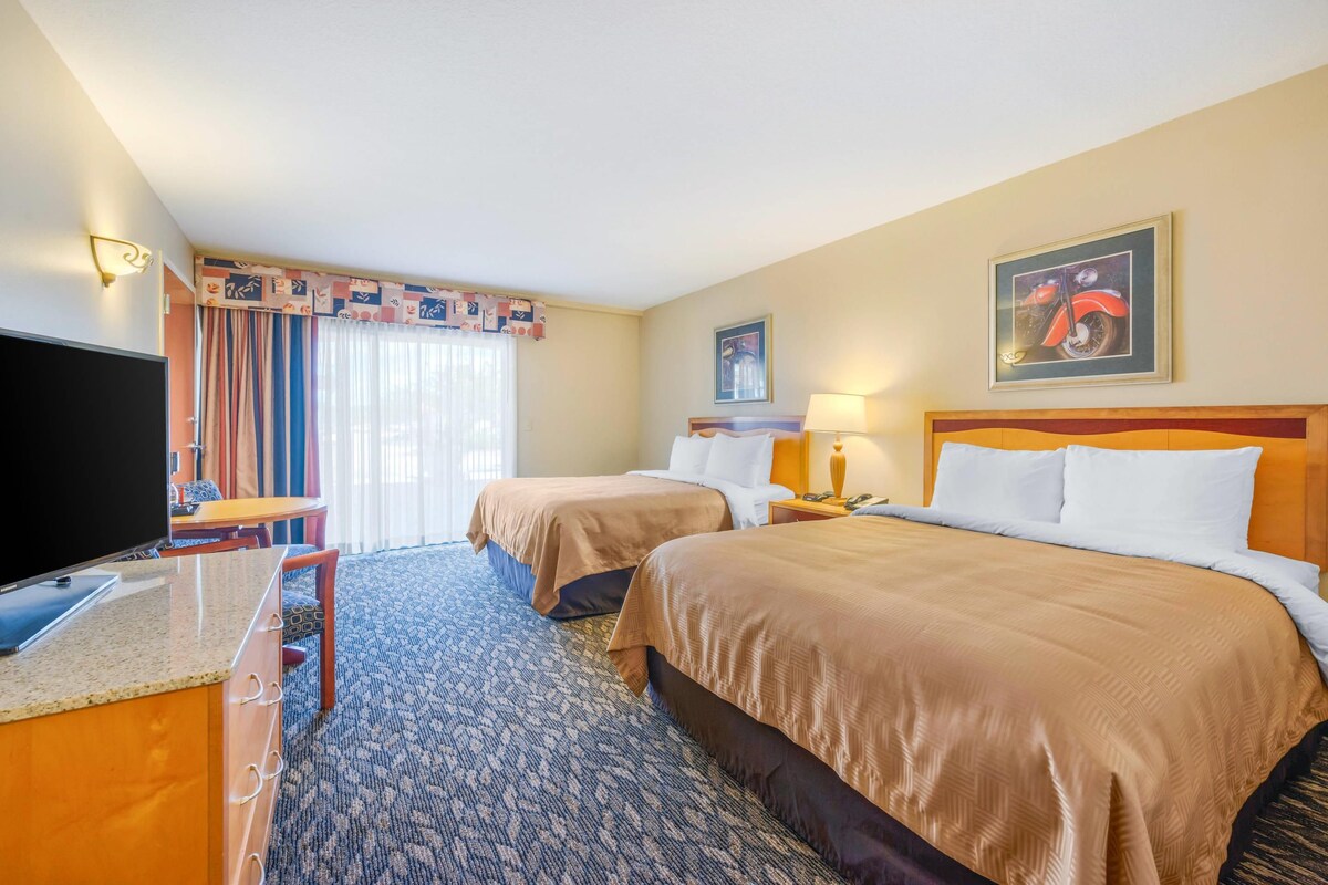 Standard Room, 2 Queen Beds, Non Smoking, Patio | Premium bedding, down comforters, in-room safe, desk