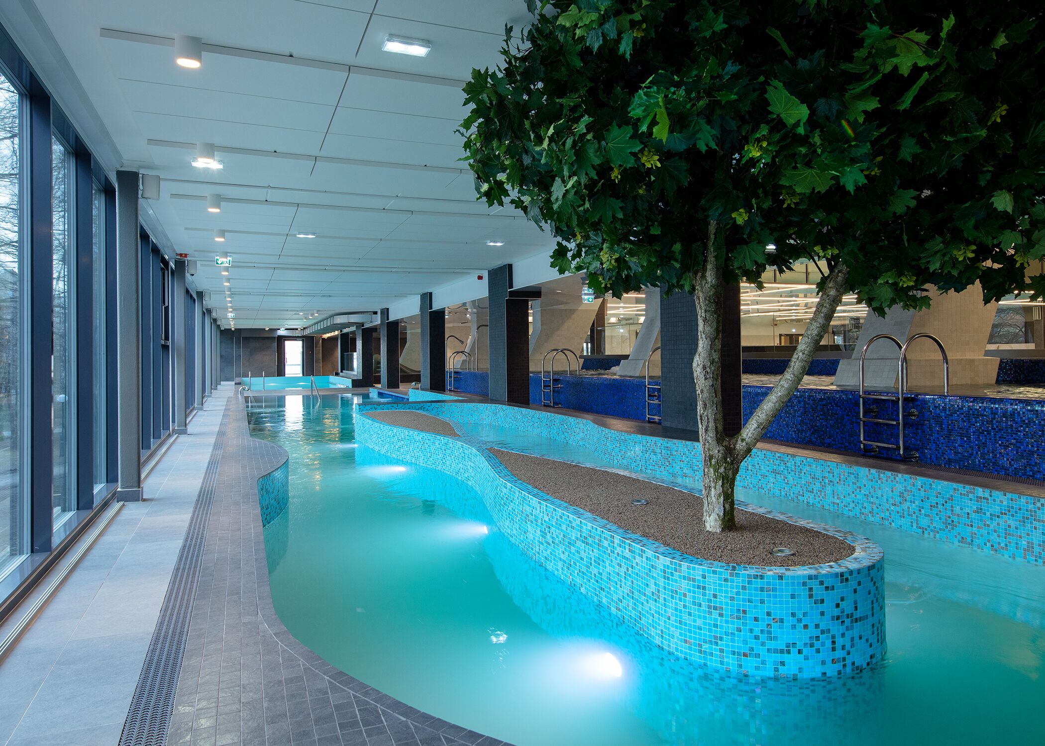 2 piscinas internas