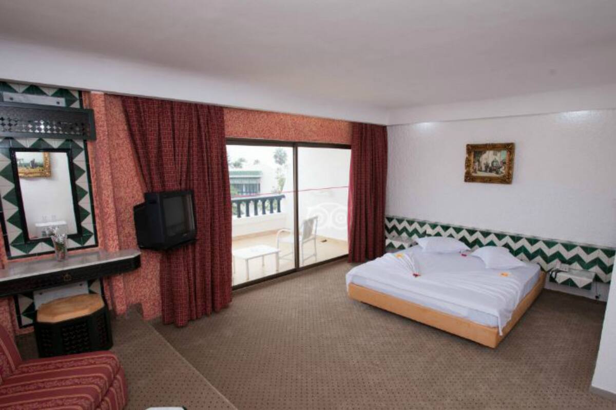 Deluxe Double Room | Minibar, cribs (free)