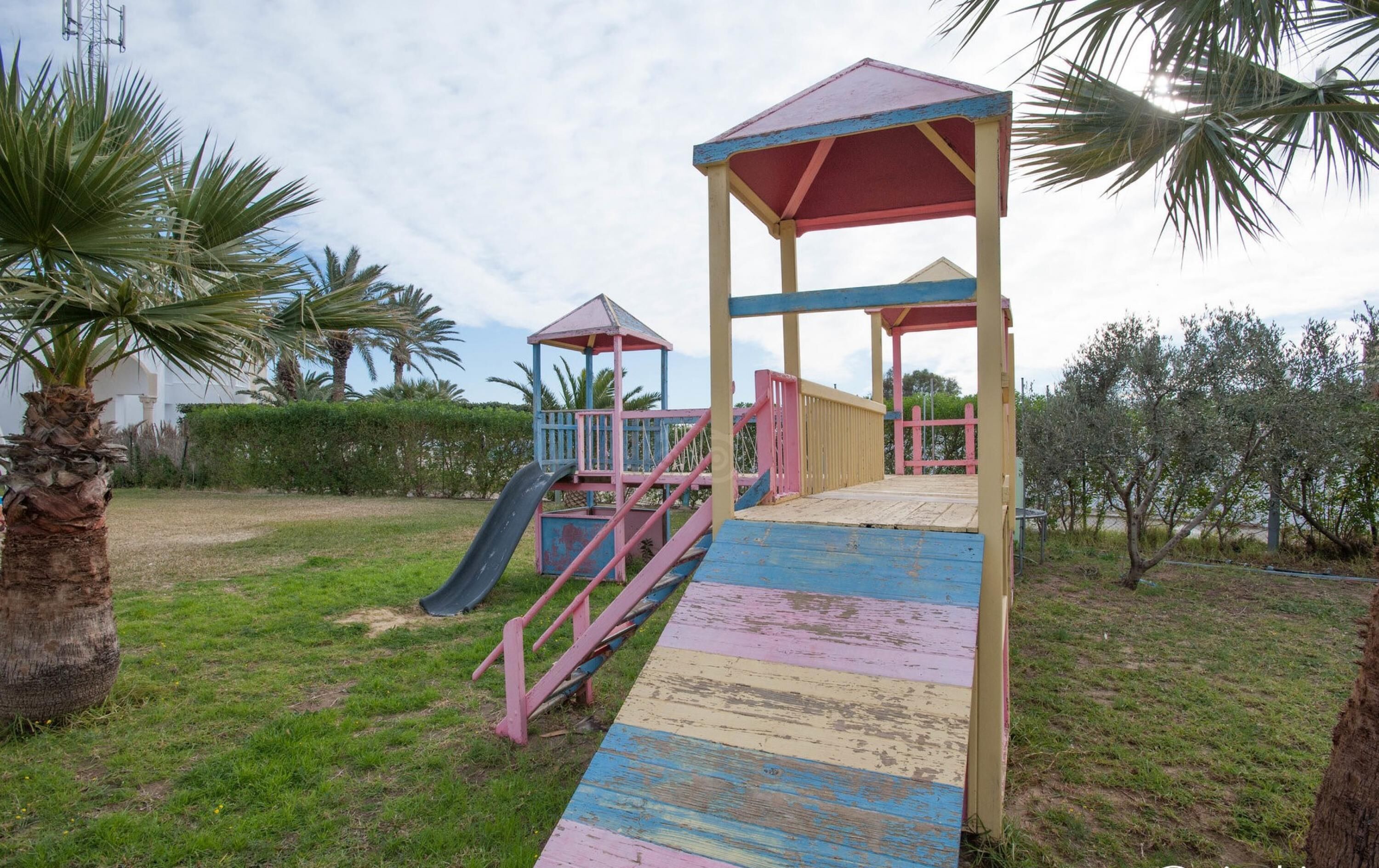 Children’s play area – outdoor