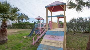 Children’s play area – outdoor