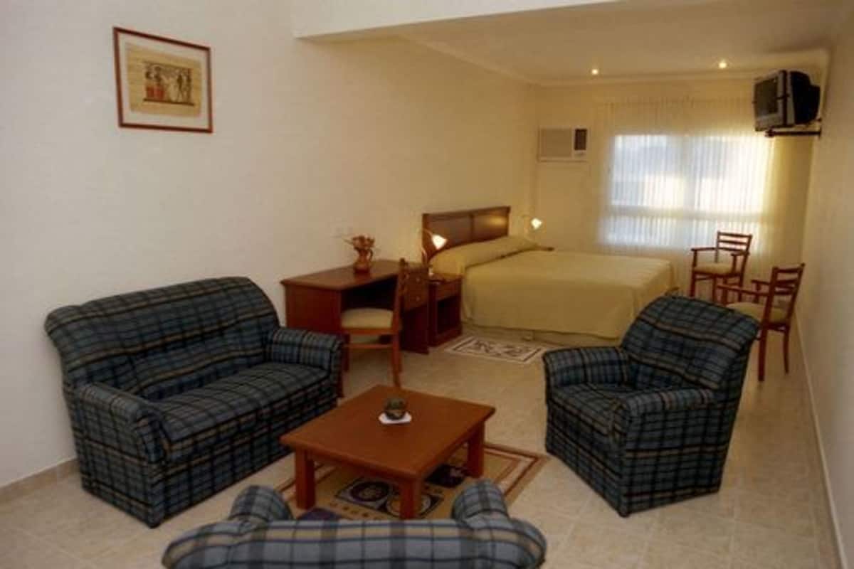 Suite | Living room | TV