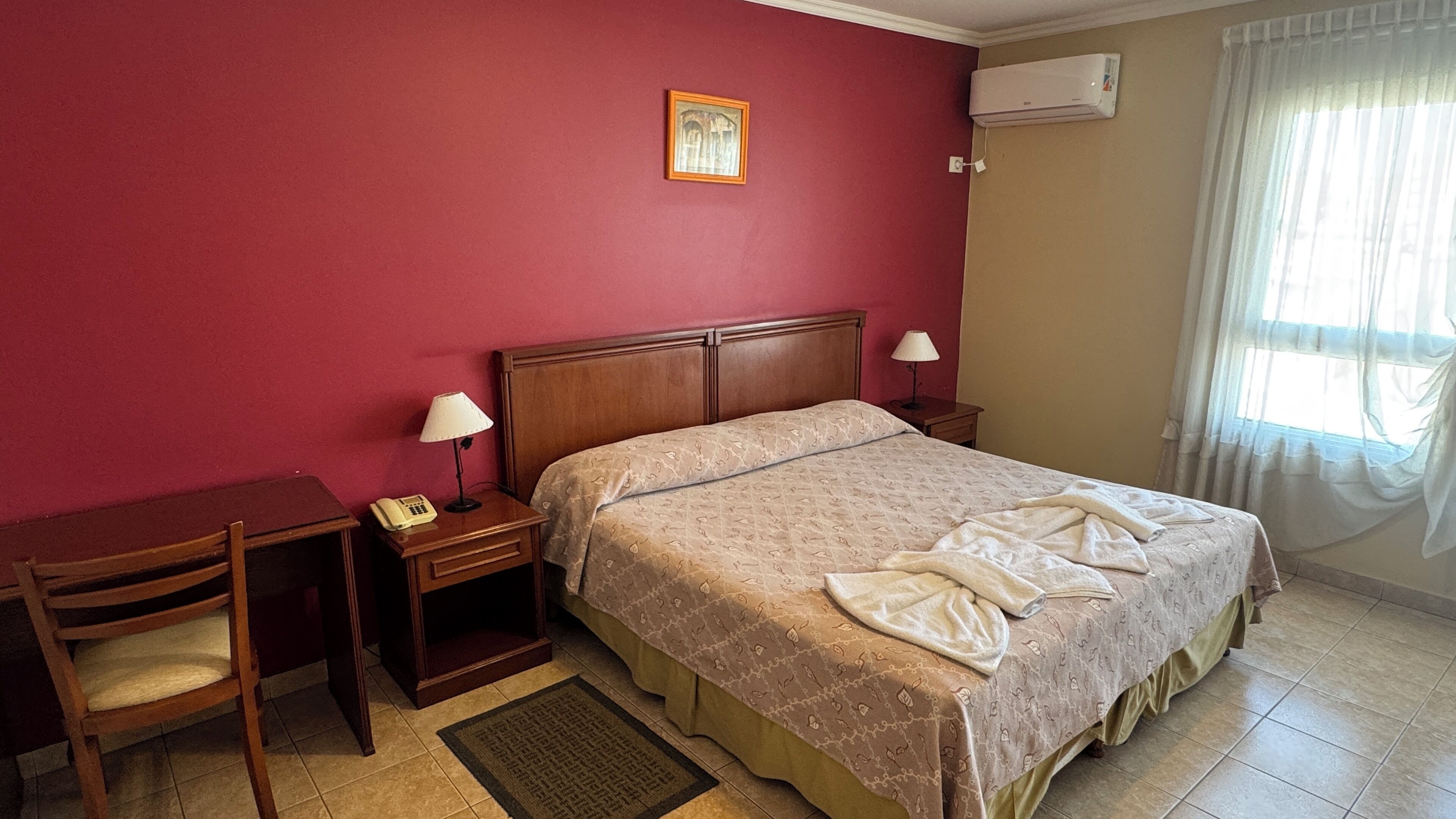 غرفة مزدوجة عادية | خزنة داخل الغرفة ومكتب وواي فاي مجانًا وملاءات أسرّة