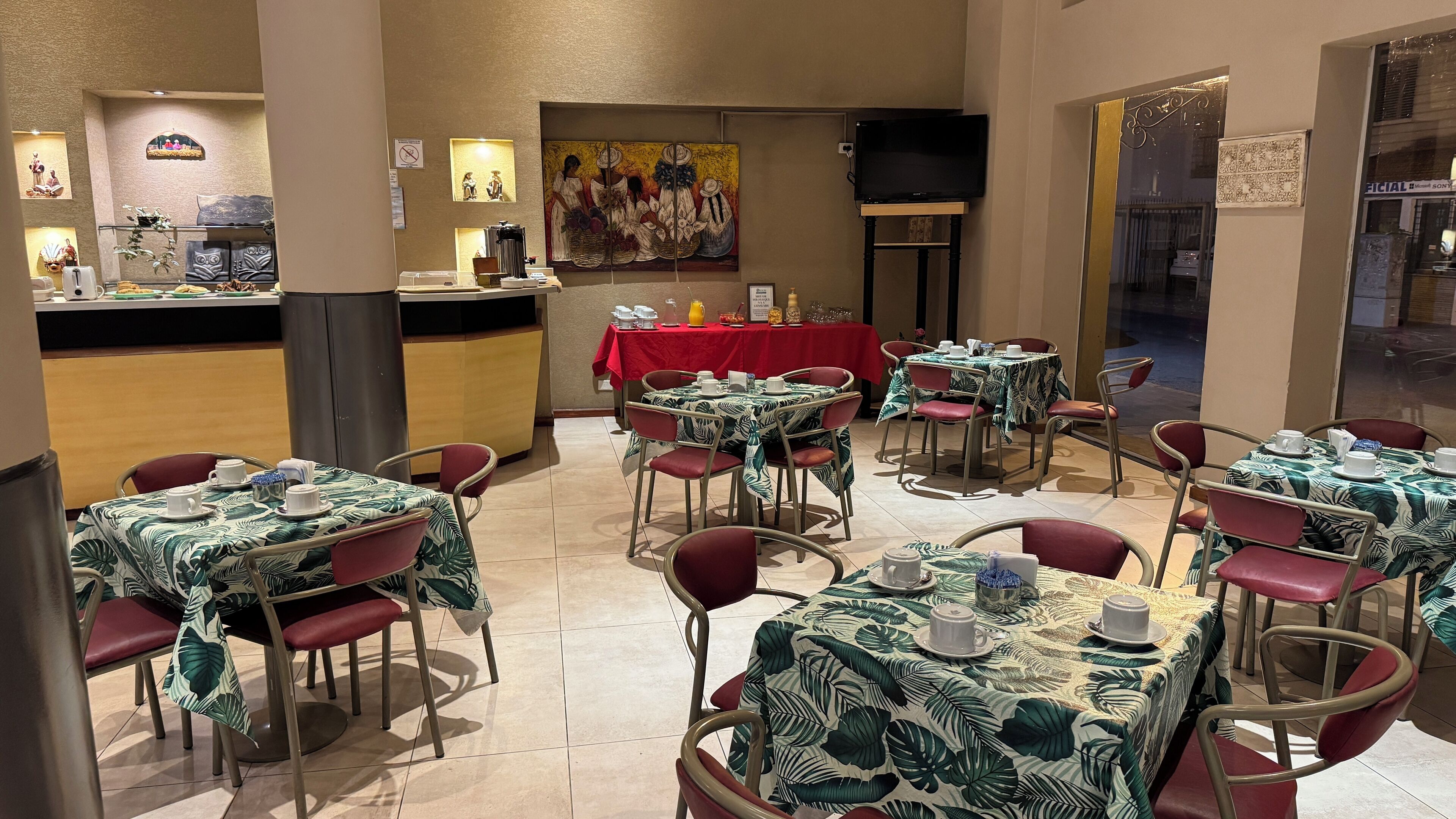 Free daily continental breakfast