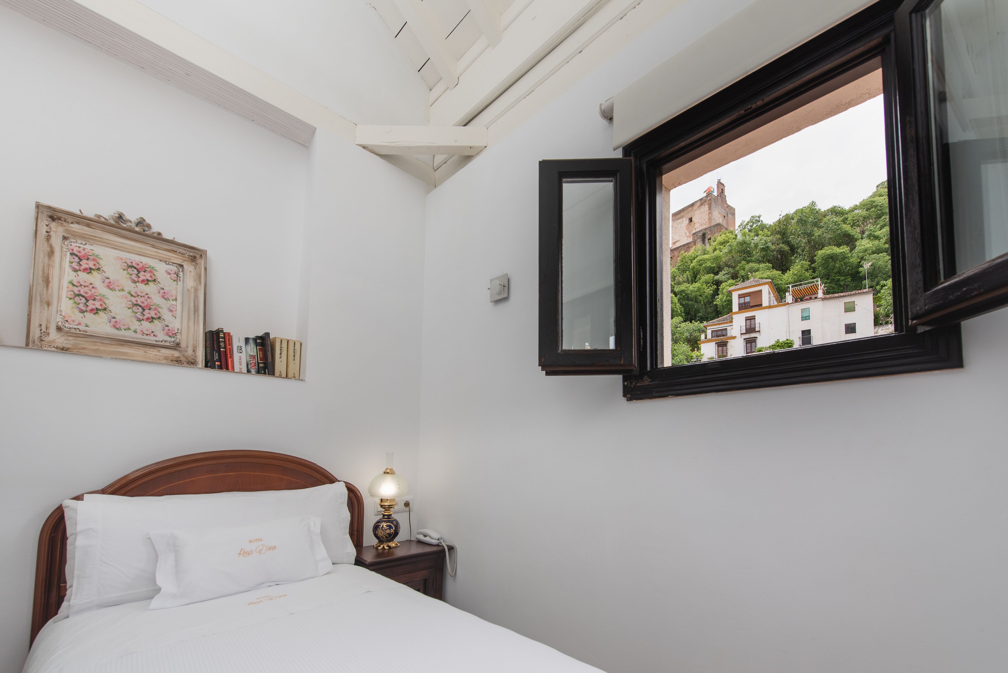 single room, alhambra view | 1 bedroom, down duvets, minibar, individually decorated