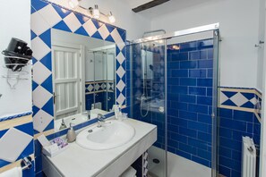 Double Room with views to The Alhambra | Bathroom - Hotel Rosa D´Oro (Granada)
