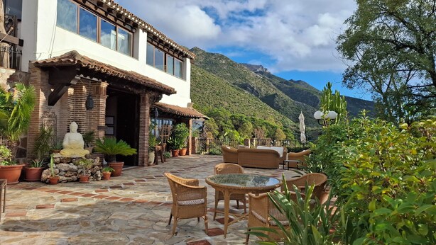 Front of property - Hotel Los Jarales (Istan)