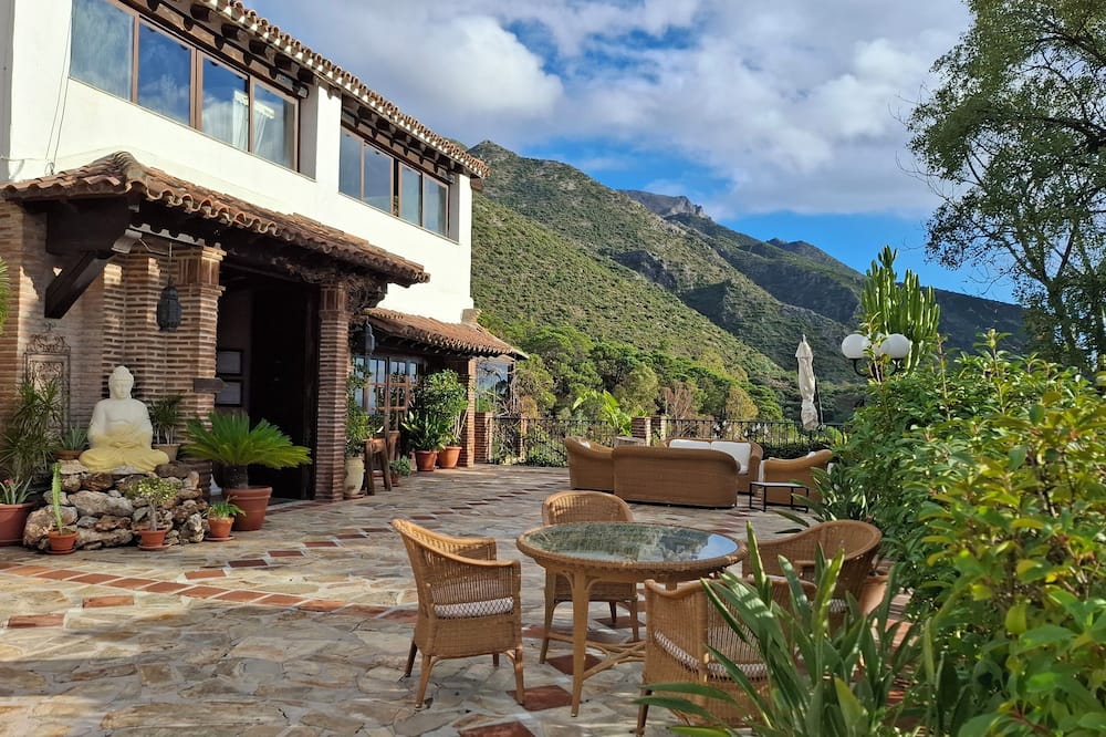 Hotel Los Jarales