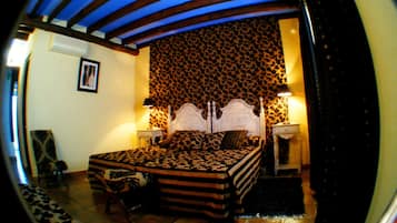 Bureau, fer et planche Ă repasser, Wi-Fi gratuit, draps fournis