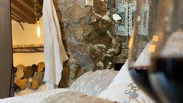 Superior Double Room | 1 bedroom, minibar, blackout drapes, soundproofing
