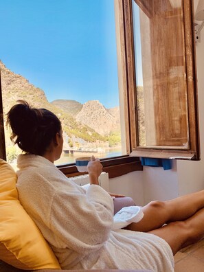 双人房 (Duplex, with view) | 迷你吧、遮光窗帘、隔音、熨斗/熨板