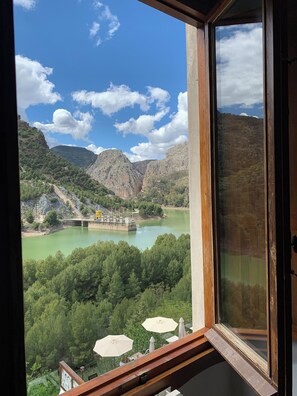 双人房 (Duplex, with view) | 迷你吧、遮光窗帘、隔音、熨斗/熨板