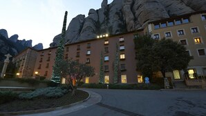Exterior - Abat Cisneros (Monistrol de Montserrat)